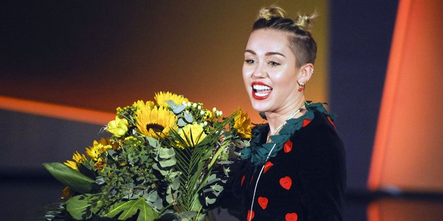 Miley Cyrus Bersikeras Konser Bangerz Tour Mendidik