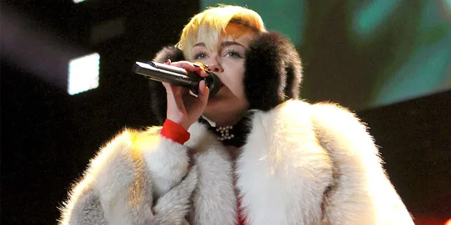 Miley Cyrus: Hollywood Benci Aku!