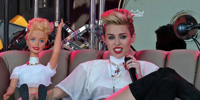 Miley Cyrus Kencani Seorang Fotografer?