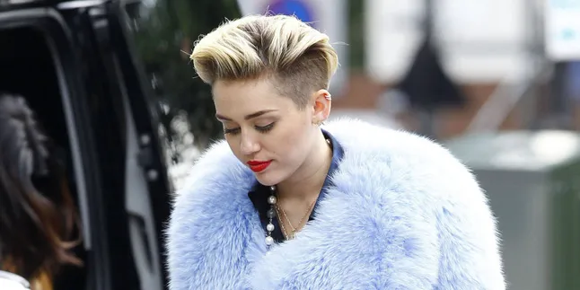 Miley Cyrus - Liam Hemsworth Resmi Pisah Rumah