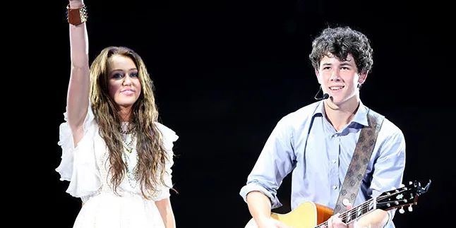 Miley Cyrus - Nick Jonas Menjalin Hubungan Lagi?