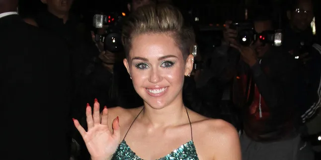 Miley Cyrus Pakai Jersey Man United, Apa Kata Dunia? Miley Cyrus Pakai Jersey Man United, Apa Kata Dunia?