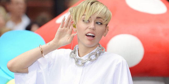 Miley Cyrus Tampil Sopan, Penonton Malah Kecewa, Mengapa?