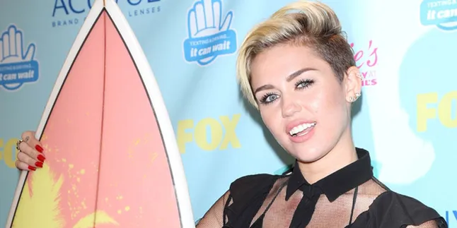 Miley Cyrus Tanggapi Perseteruan Dengan Sinead O Connor