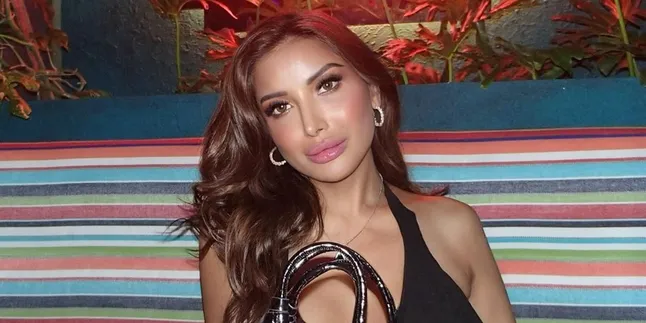 Millen Cyrus Bakal Adu Jotos di Ring Tinju Pekan Gembira Ria Millen Cyrus Bakal Adu Jotos di Ring Tinju Pekan Gembira Ria