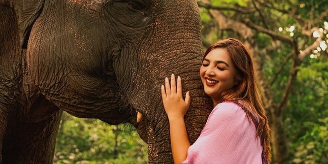 Millen Cyrus' Niece Caught in Drug Case, Ashanty Still Having Fun with Elephants in Bali