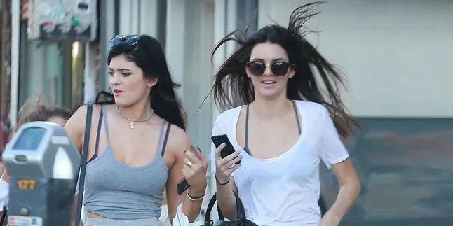 Mini Dress Seksi Ala Kendall - Kylie Jenner, Mana Favoritmu?