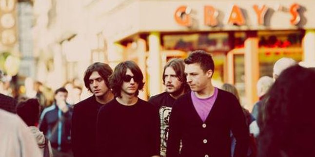 Mini Mansions Filmkan Kemunculan Tiba-Tiba Alex Turner