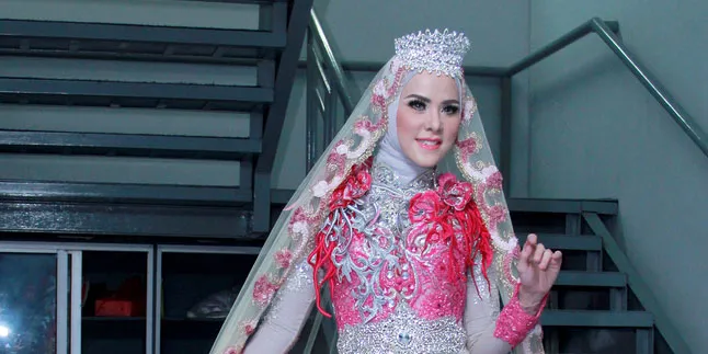 Minimalis Elegan, Angel Lelga Pertahankan Tampilan Simple
