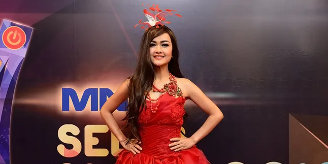 Minola Sebayang Ungkap Alasan Julia Perez Menikah di Australia Minola Sebayang Ungkap Alasan Julia Perez Menikah di Australia