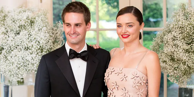 Miranda Kerr Resmi Menikah Dengan CEO Snapchat, Evan Spiegel
