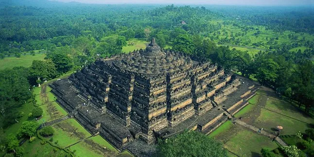 Miris Dengan Kondisi Borobudur, Kritikan Wanita Ini Jadi Viral!