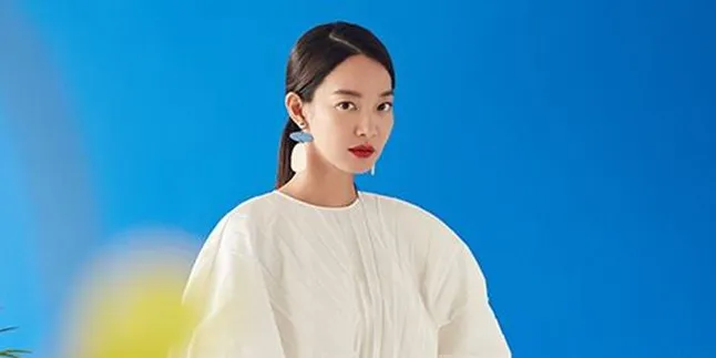 Mirror Selfie, Lesung Pipi Shin Min Ah Curi Perhatian Mirror Selfie, Lesung Pipi Shin Min Ah Curi Perhatian