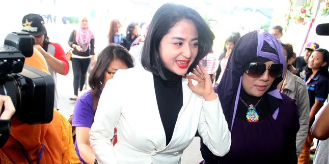 Misteri Cinta Dewi Perssik, Dengan Johnson Yaptonaga Atau...