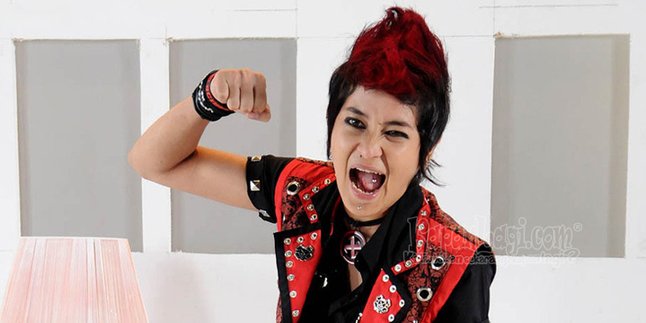 Mitha The Virgin Dedikasikan Penghargaan Kepada Gitaris Wanita