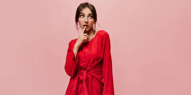 Mix and Match Outfit dengan Precious Stone Favorit, Bikin Gaya Secantik Selebriti