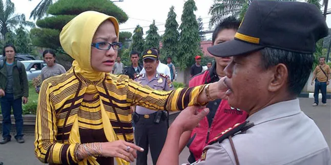 Mobil Anita Agnes Alexandra 'Disandera' Polisi Mobil Anita Agnes Alexandra 'Disandera' Polisi