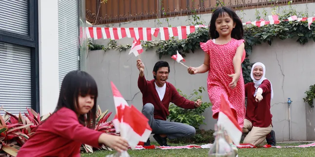 Momen 17 Agustusan Ala Tria Changcuters Bersama Istri dan Anak-Anak