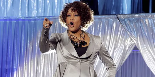 Momen Ciuman Pertama Whitney Houston dengan Mantan Wanitanya