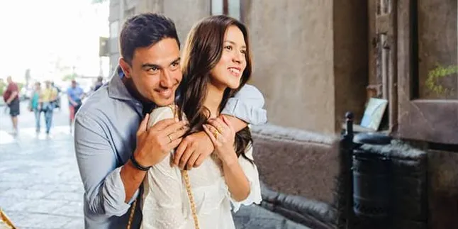Momen Dinner Romantis Raisa dan Hamish Daud Rayakan 2 Tahun Pernikahan Momen Dinner Romantis Raisa dan Hamish Daud Rayakan 2 Tahun Pernikahan