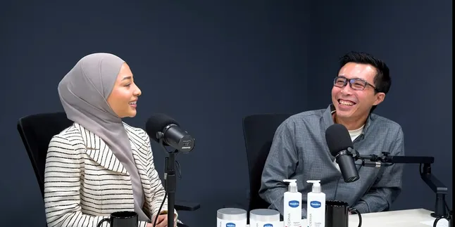The Moment Doctor Tirta's Awkward Encounter with Nikita Willy on Raditya Dika's Podcast, Uploads Clarification