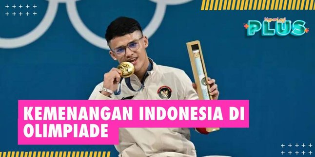 Emotional Moment of Lifter Rizki Juniansyah Embracing His Mother After Receiving the Olympic Gold Medal