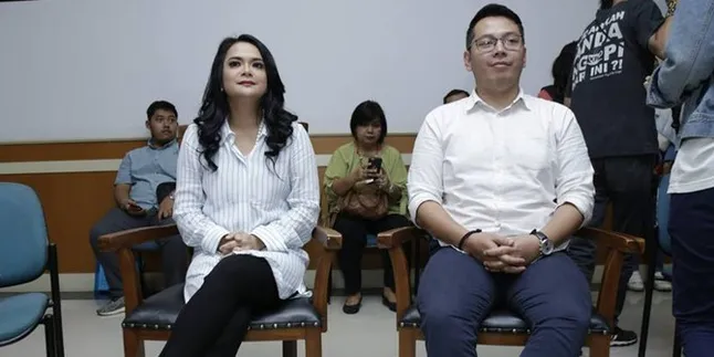 Momen Haru Sebelum Jalani Sidang Cerai, Shezy Idris Minta Maaf ke Anak