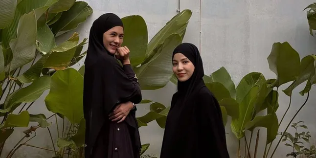 Second Day of Eid al-Fitr Moment, Paula Verhoeven and Natasha Rizky Enjoying Coffee Beautifully