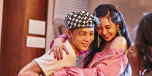 Momen Manis Penampilan HyunA dan E'Dawn Usai Umumkan Pacaran