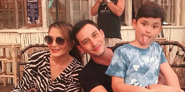 Momen Manis Tamara Bleszynski Nonton Bersama Mike Lewis dan Kenzou