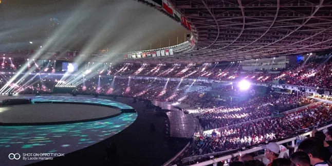 Momen Pengibaran Bendera - Marching Band Meriahkan Penutupan Asian Games 2018