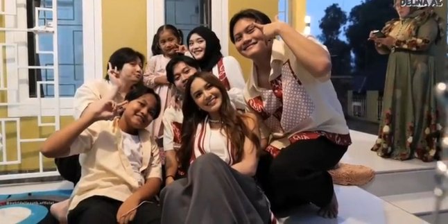 Rizky Febian and Putri Delina's Moment Visiting Bintang, Accompanied by Mahalini and Jeffry Reksa