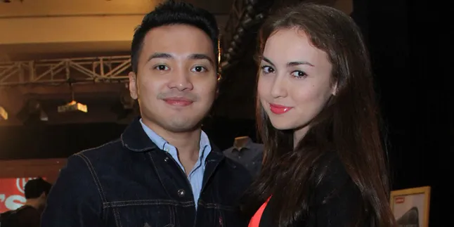 Momen Romantis Anniversary Rianti Cartwright Ini Bikin Kamu Iri Momen Romantis Anniversary Rianti Cartwright Ini Bikin Kamu Iri