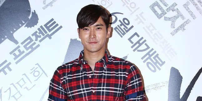 Momen Siwon SuJu Saat Baca Naskah Drama Terakhir Sebelum Wamil Momen Siwon SuJu Saat Baca Naskah Drama Terakhir Sebelum Wamil