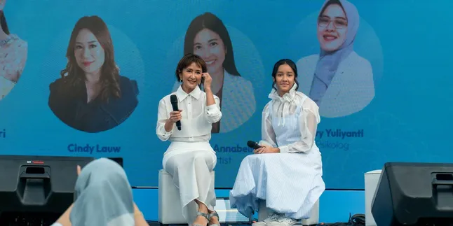 Momen Spesial Widi Mulia dan Widuri Saling Ungkap Kasih Sayang dalam Event Ciptadent 'Ciptakan Kuatmu, Kuatnya Cinta Ibu Kata Aku' Momen Spesial Widi Mulia dan Widuri Saling Ungkap Kasih Sayang dalam Event Ciptadent 'Ciptakan Kuatmu, Kuatnya Cinta Ibu Kata Aku'