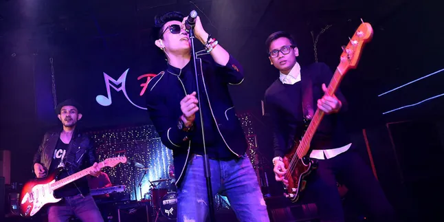 Momen Tak Tepat, Seventeen Tunda Rilis Album