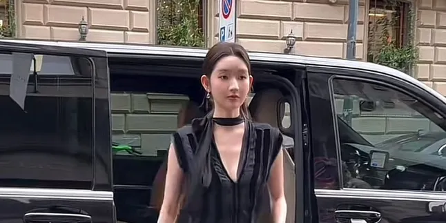 Wang Yuwen's Hilarious Moment of Almost Falling, Requests a Retake but Ends Up Embarrassed
