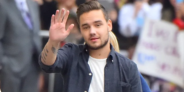 Momen 'Zonk' One Direction di Ajang Billboard Music Awards 2015