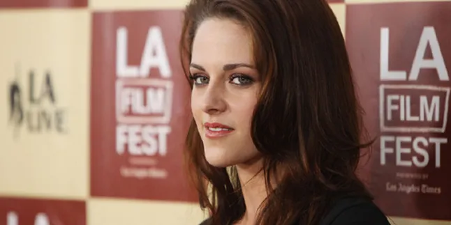 Moment Tercantik Kristen Stewart di Red Carpet Moment Tercantik Kristen Stewart di Red Carpet