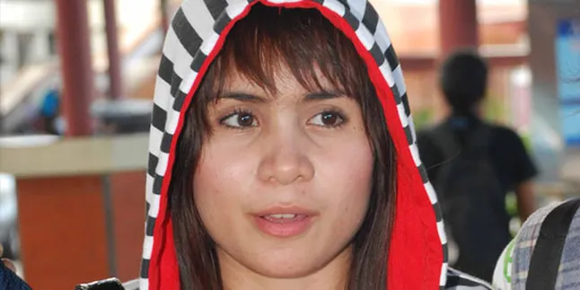 Momo Geisha Harapkan Jodoh di Tahun 2013