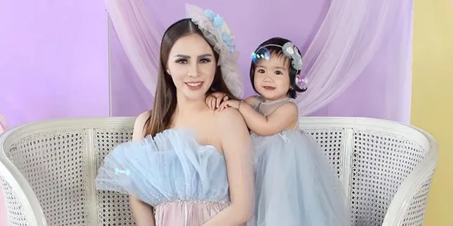 Momo Geisha Posting Foto Lucu Baby Briell, Netizen Salfok ke Koleksi Mobil Mewahnya yang Sultan Abis