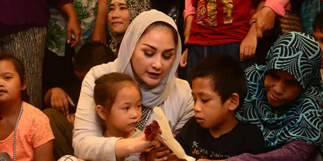 Mona Ratuliu Beri Pengetahuan Pada Sang Buah Hati Tentang Autisme