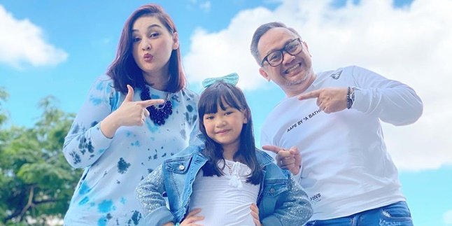 Mona Ratuliu Reveals Her Daughter's Happiness in Being Able to Resume Activities Outside the House
