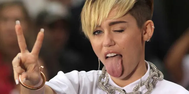 [Pic] Monyet 'Melet' Ala Miley Cyrus Jadi Trending!