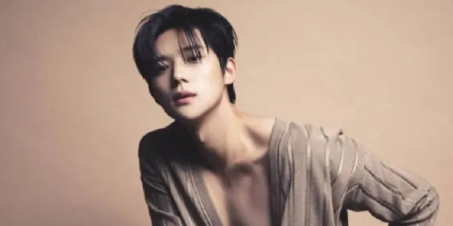 Moon Sangmin Tetap Gagah Walaupun Hanya Memakai Singlet di Pemotretan W Korea