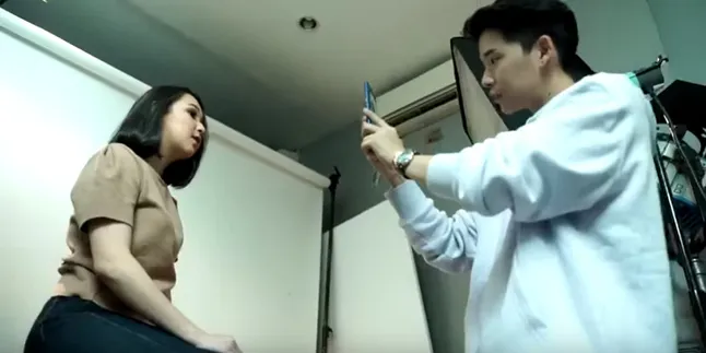 Motret Artis Cantik, Fotografer Ini Andalkan Smartphone Flagshipnya!