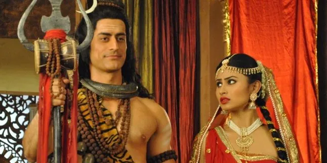 Mouni Roy Ajak Mohit Raina ke Pesta Keluarga, Makin Serius? Mouni Roy Ajak Mohit Raina ke Pesta Keluarga, Makin Serius?