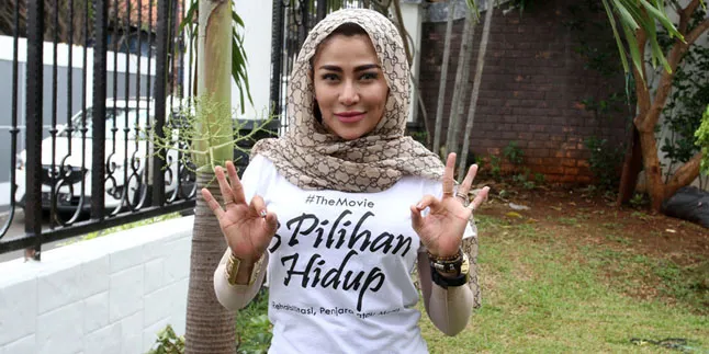 Move On, Cinta Penelope Pacaran Sama Produser Film? Move On, Cinta Penelope Pacaran Sama Produser Film?