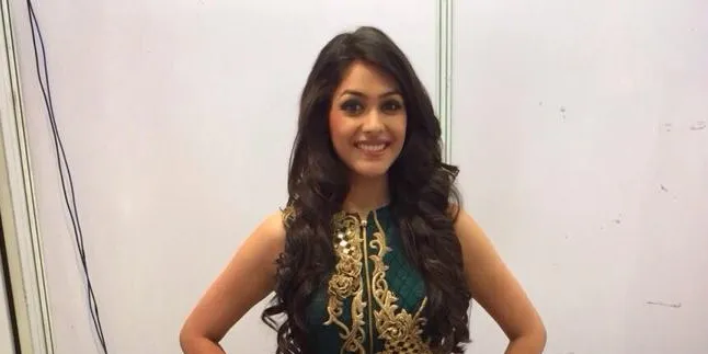 Mrunal Thakur 'Bulbul' Beri Kejutan di Lokasi 'Lonceng Cinta' Mrunal Thakur 'Bulbul' Beri Kejutan di Lokasi 'Lonceng Cinta'