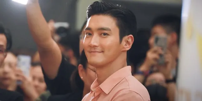 MUA Ini Ungkap Choi Siwon Tampak Berbeda Saat Punya Kumis & Jenggot